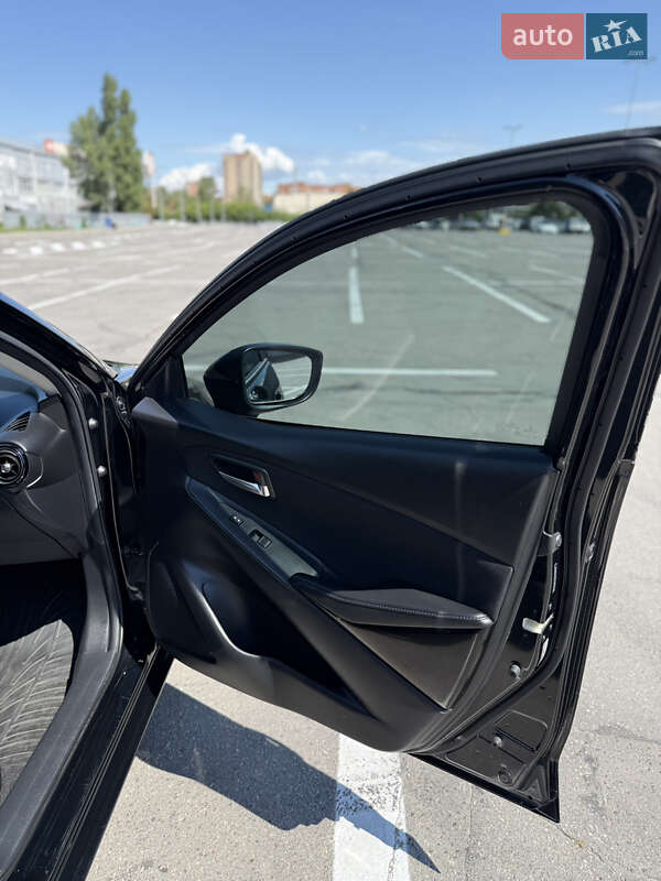 Седан Toyota Yaris 2017 в Полтаве