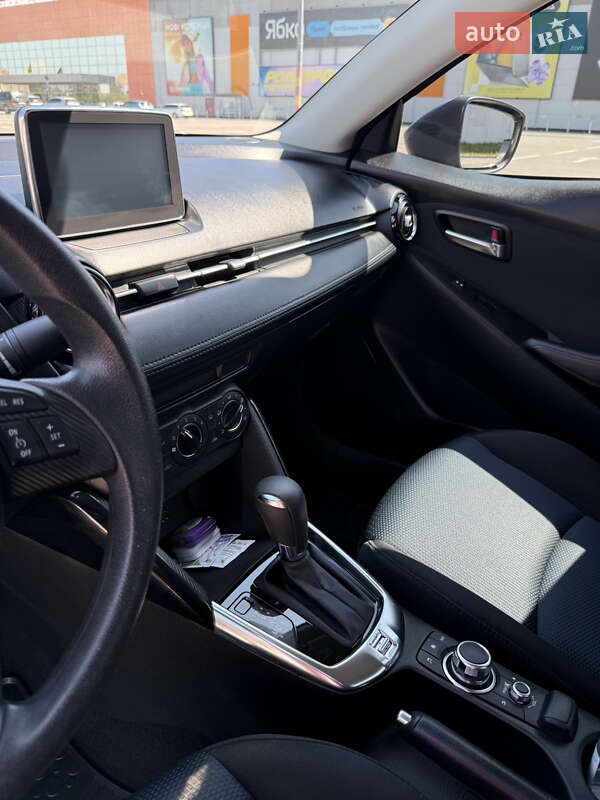 Седан Toyota Yaris 2017 в Полтаве