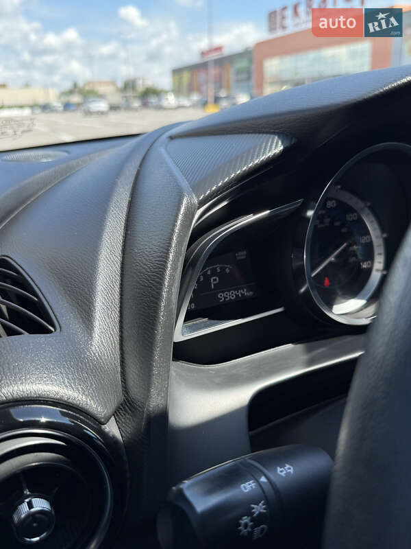 Седан Toyota Yaris 2017 в Полтаве