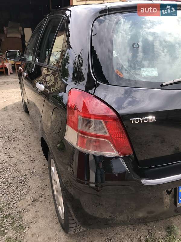 Хэтчбек Toyota Yaris 2011 в Умани