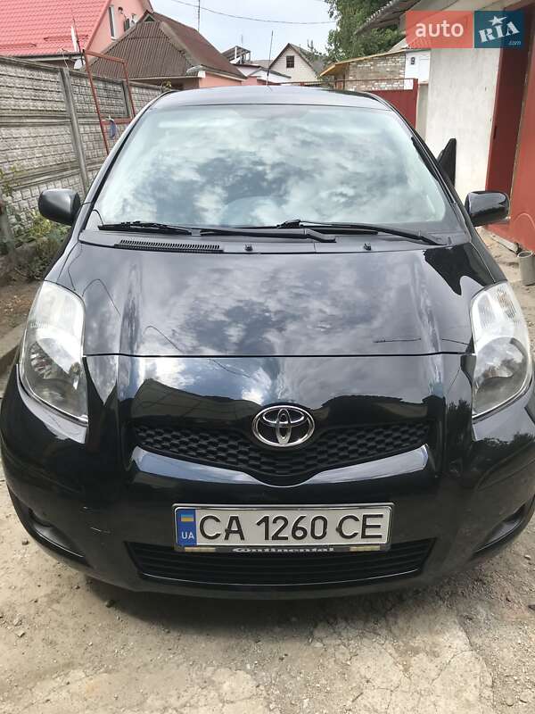 Хэтчбек Toyota Yaris 2011 в Умани