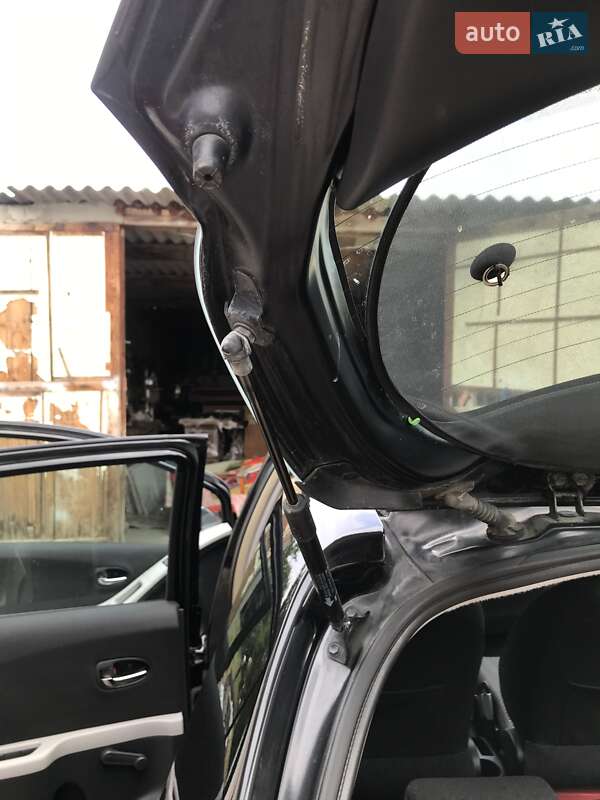 Хэтчбек Toyota Yaris 2011 в Умани