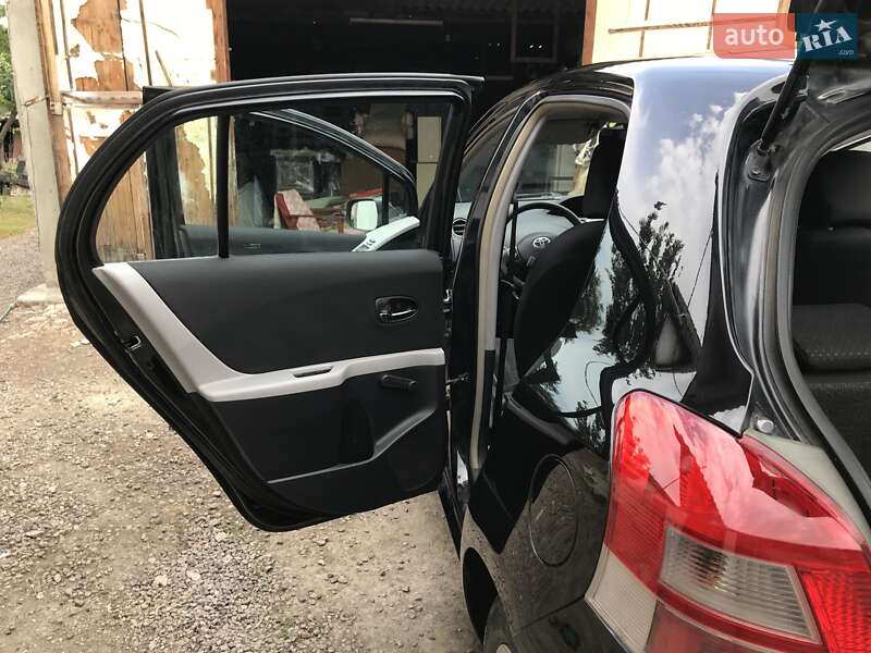 Хэтчбек Toyota Yaris 2011 в Умани
