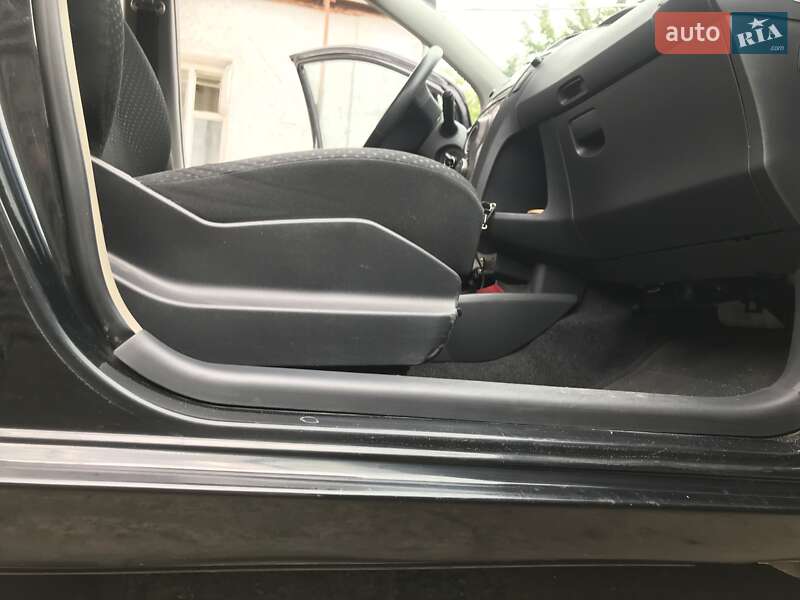 Хэтчбек Toyota Yaris 2011 в Умани