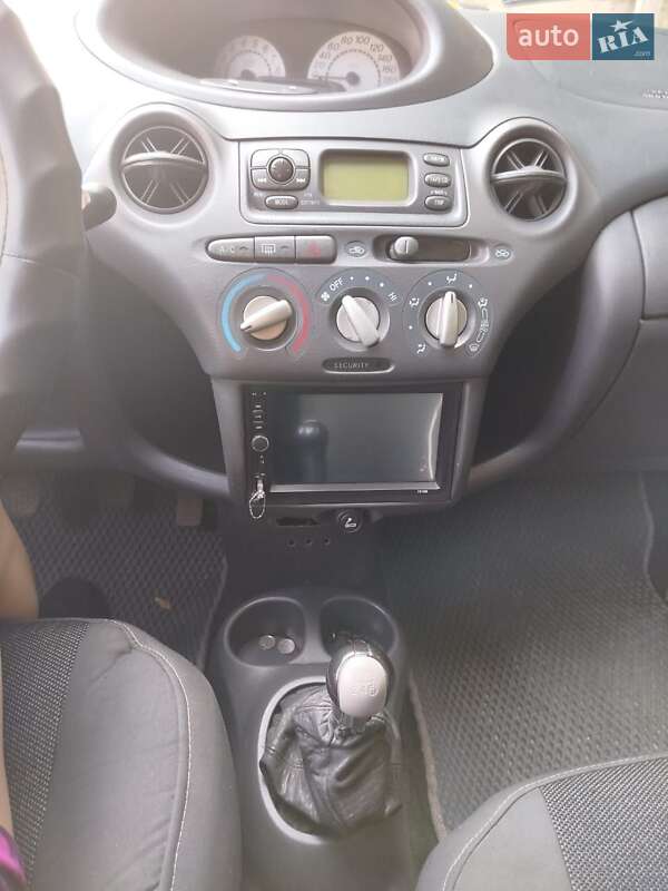 Хетчбек Toyota Yaris 2001 в Ізмаїлі