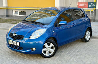 Хэтчбек Toyota Yaris 2006 в Одессе