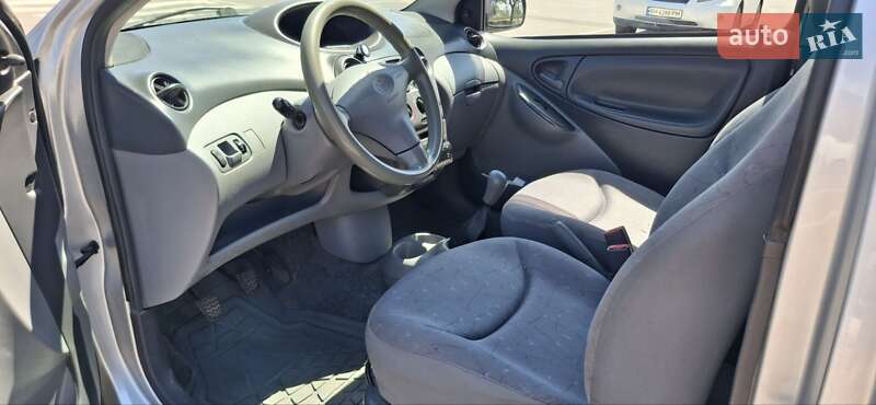Хетчбек Toyota Yaris 2000 в Миколаєві