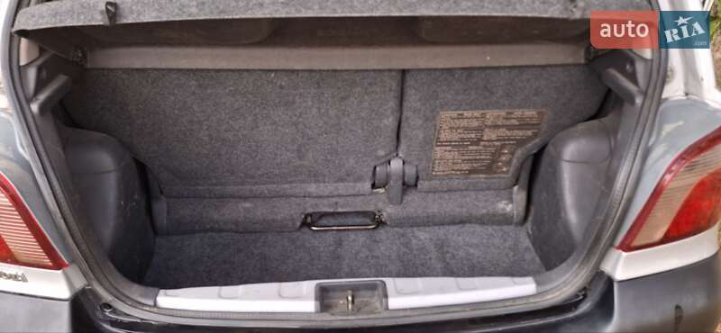 Хетчбек Toyota Yaris 2000 в Миколаєві