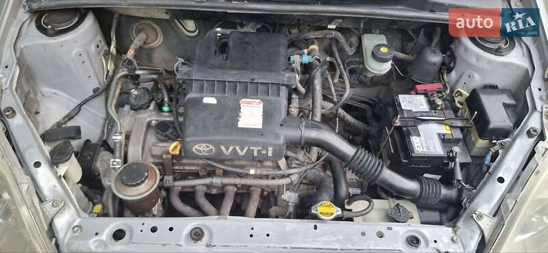 Хетчбек Toyota Yaris 2000 в Миколаєві