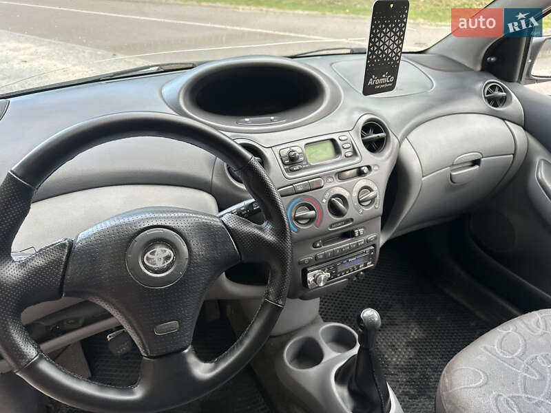 Хэтчбек Toyota Yaris 2000 в Львове