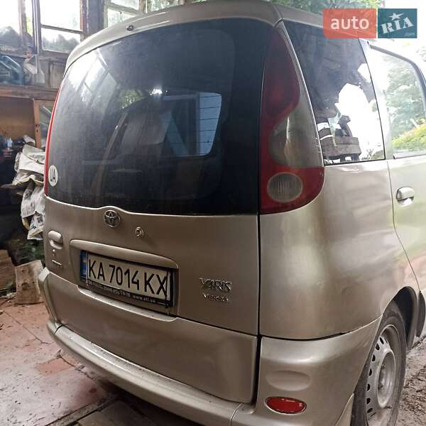 Хэтчбек Toyota Yaris 2000 в Чернигове