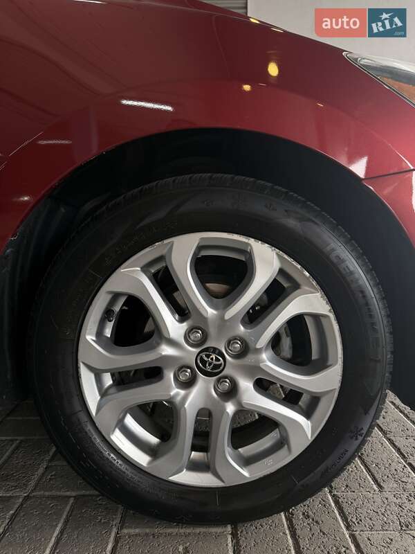 Седан Toyota Yaris 2016 в Киеве