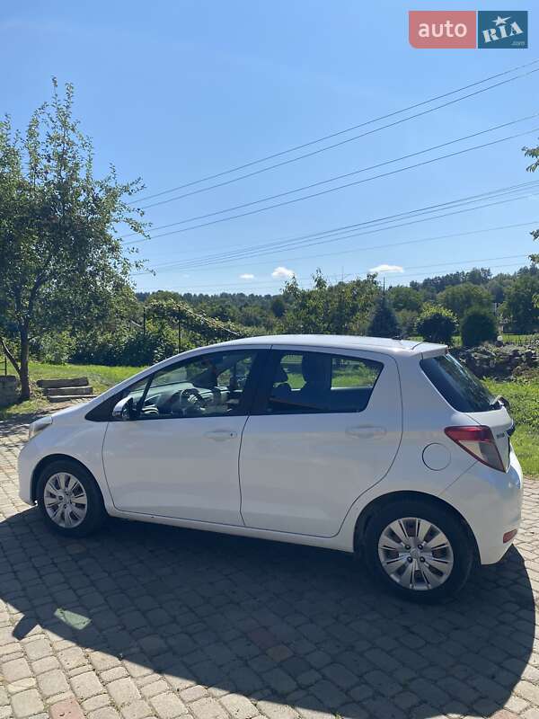 Хетчбек Toyota Yaris 2013 в Івано-Франківську