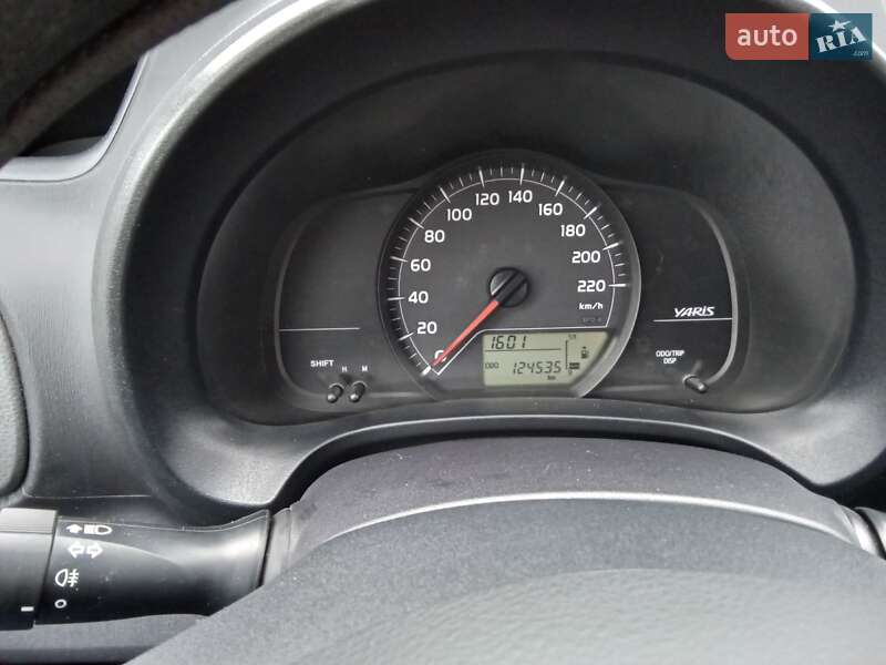 Хетчбек Toyota Yaris 2012 в Кролевці фото 3 Хетчбек Toyota Yaris 2012 в Кролевці