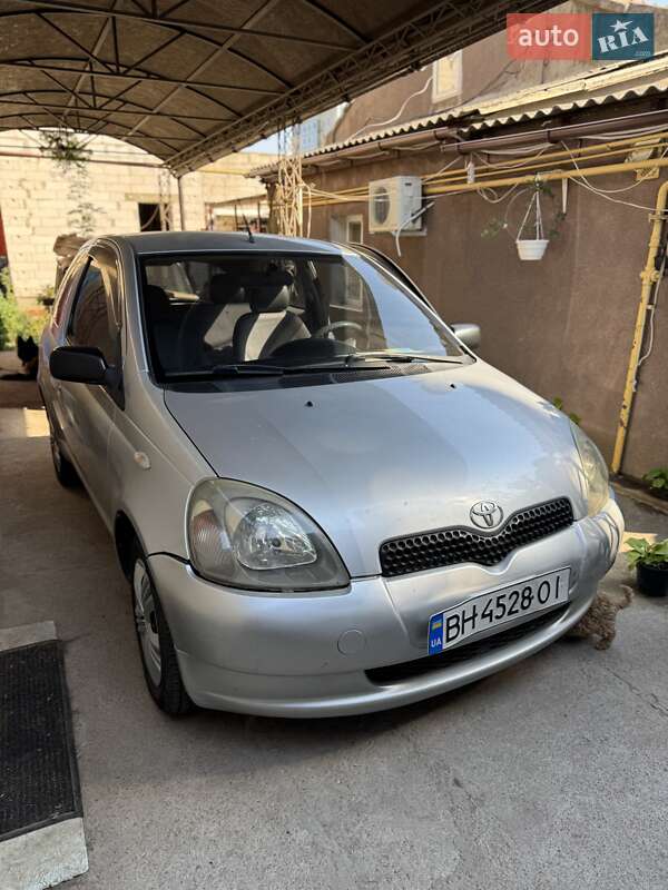 Хетчбек Toyota Yaris 2000 в Одесі