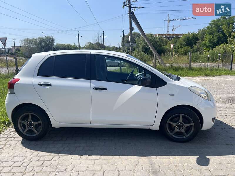 Хэтчбек Toyota Yaris 2008 в Львове