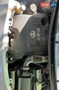 Хэтчбек Toyota Yaris 2006 в 