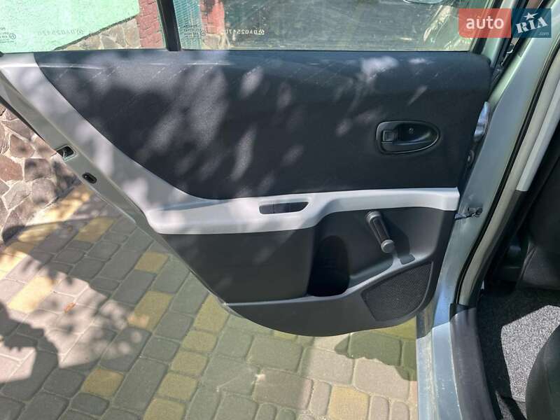 Хэтчбек Toyota Yaris 2006 в Стрые