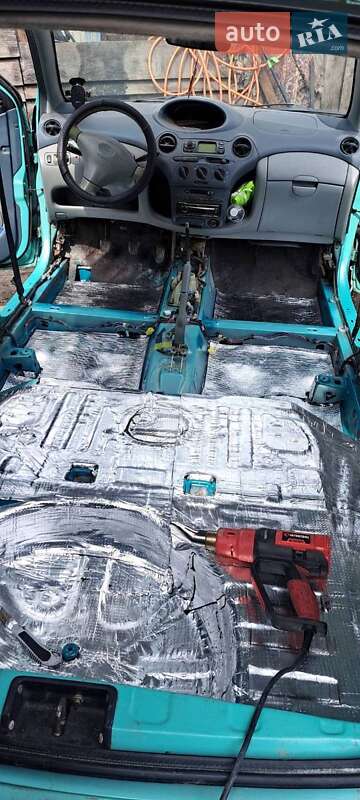 Хэтчбек Toyota Yaris 1999 в Ахтырке