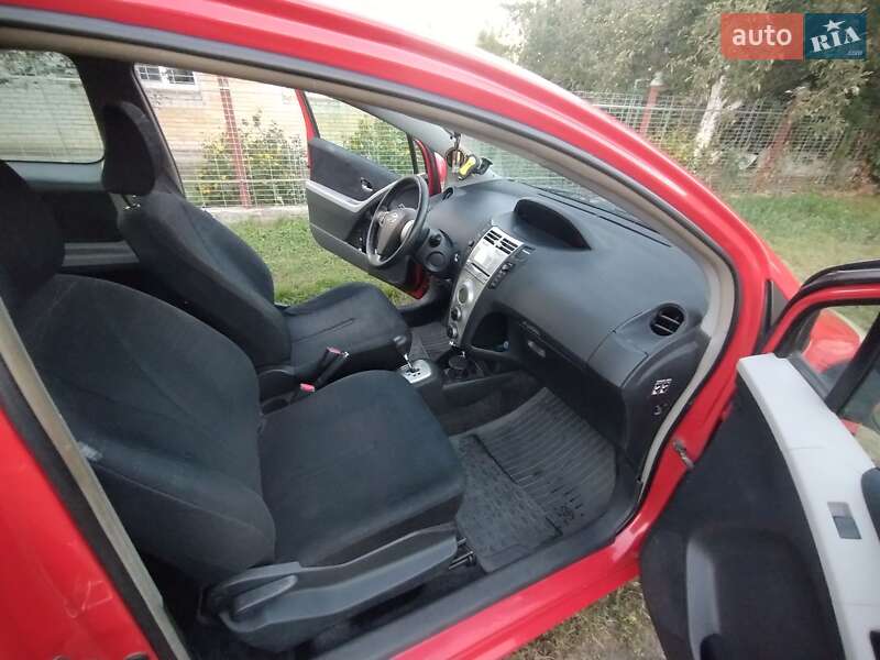 Хэтчбек Toyota Yaris 2006 в Киеве