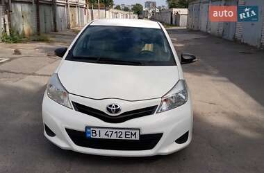 Хэтчбек Toyota Yaris 2012 в Кременчуге