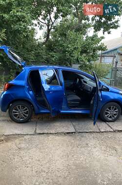 Хэтчбек Toyota Yaris 2016 в 