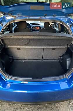 Хэтчбек Toyota Yaris 2016 в 