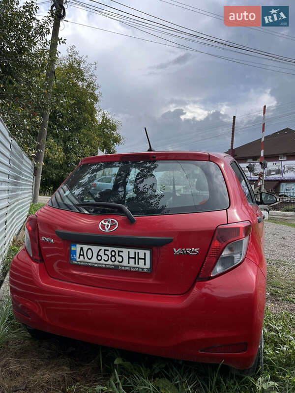 Хэтчбек Toyota Yaris 2012 в Тересве