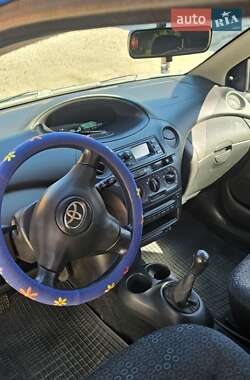 Хэтчбек Toyota Yaris 2003 в Южноукраинске