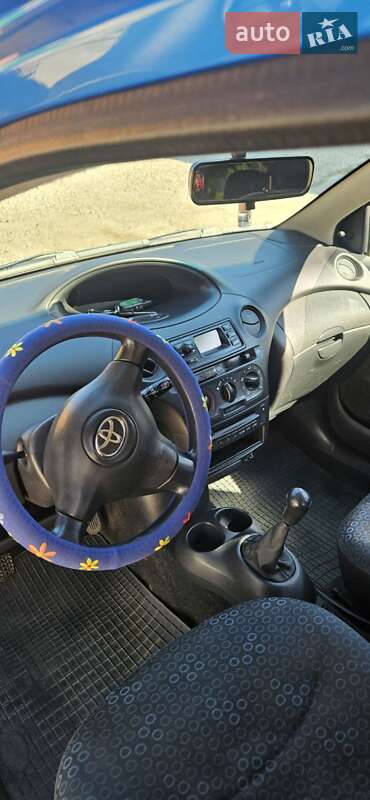 Хэтчбек Toyota Yaris 2003 в Южноукраинске