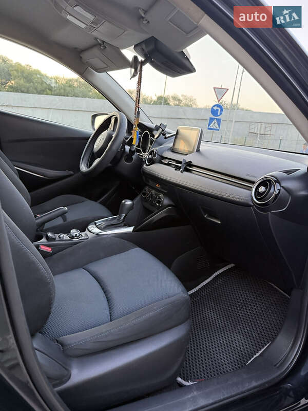 Седан Toyota Yaris 2015 в Ивано-Франковске