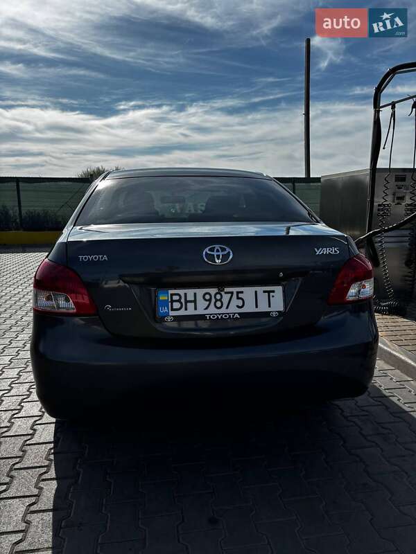 Седан Toyota Yaris 2006 в Одессе