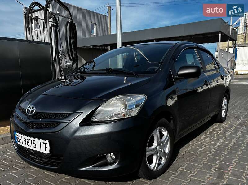 Седан Toyota Yaris 2006 в Одессе