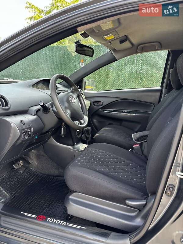 Седан Toyota Yaris 2006 в Одессе