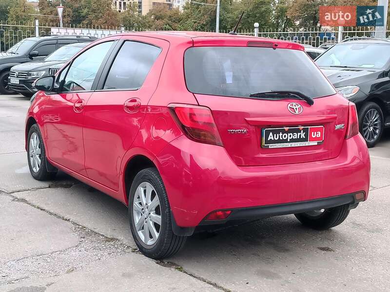 Хэтчбек Toyota Yaris 2015 в Харькове