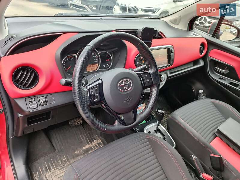 Хэтчбек Toyota Yaris 2015 в Харькове