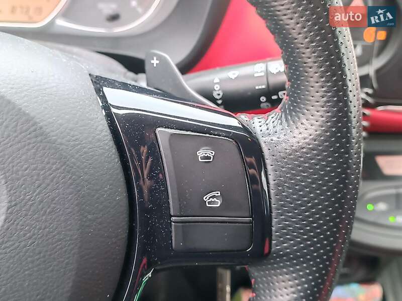 Хэтчбек Toyota Yaris 2015 в Харькове