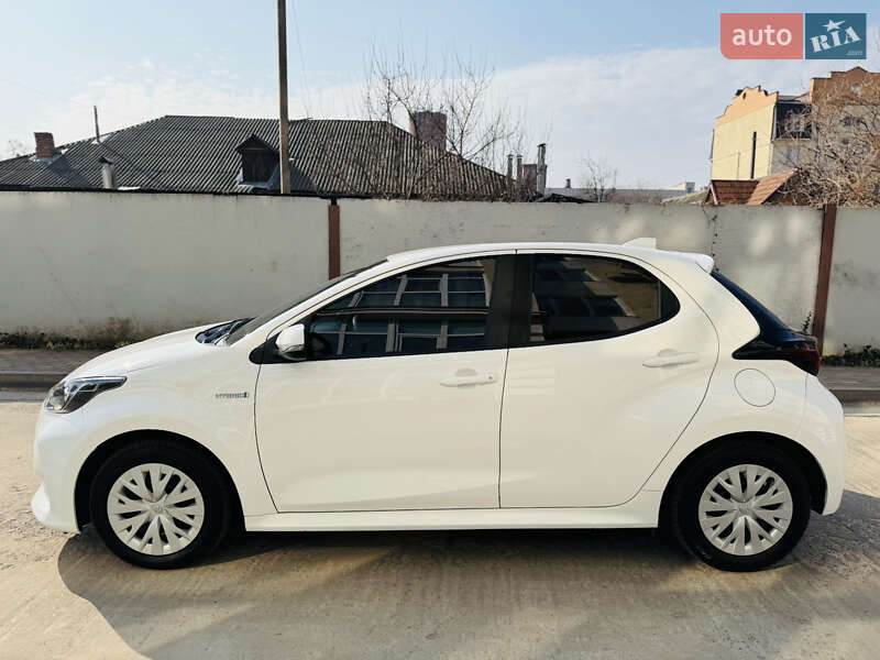Хэтчбек Toyota Yaris 2022 в Ромнах