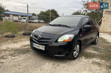 Седан Toyota Yaris 2007 в Николаеве