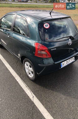 Хэтчбек Toyota Yaris 2006 в 