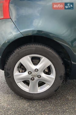 Хэтчбек Toyota Yaris 2006 в 