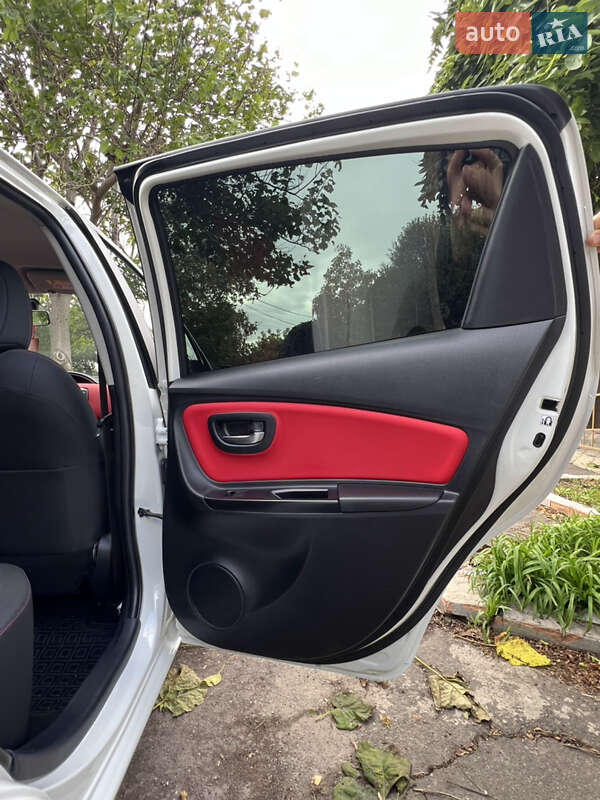 Хетчбек Toyota Yaris 2016 в Одесі