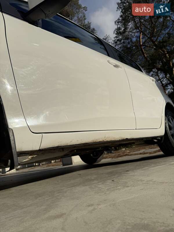 Хэтчбек Toyota Yaris 2015 в Киеве фото 10 Хэтчбек Toyota Yaris 2015 в Киеве