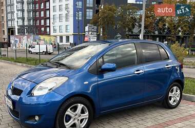Хэтчбек Toyota Yaris 2011 в 
