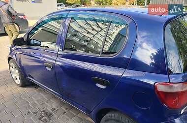 Хэтчбек Toyota Yaris 1999 в 