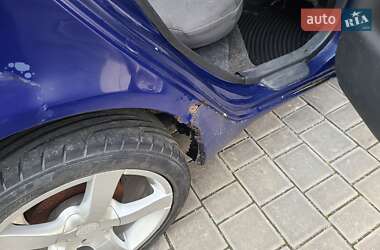 Хэтчбек Toyota Yaris 1999 в 