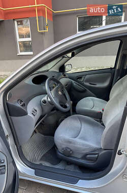 Хэтчбек Toyota Yaris 2000 в  фото 6 Хэтчбек Toyota Yaris 2000 в