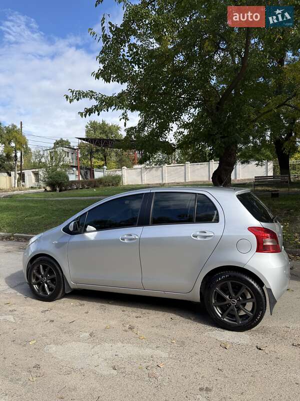Хэтчбек Toyota Yaris 2006 в Николаеве