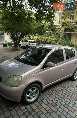 Хетчбек Toyota Yaris 2001 в 