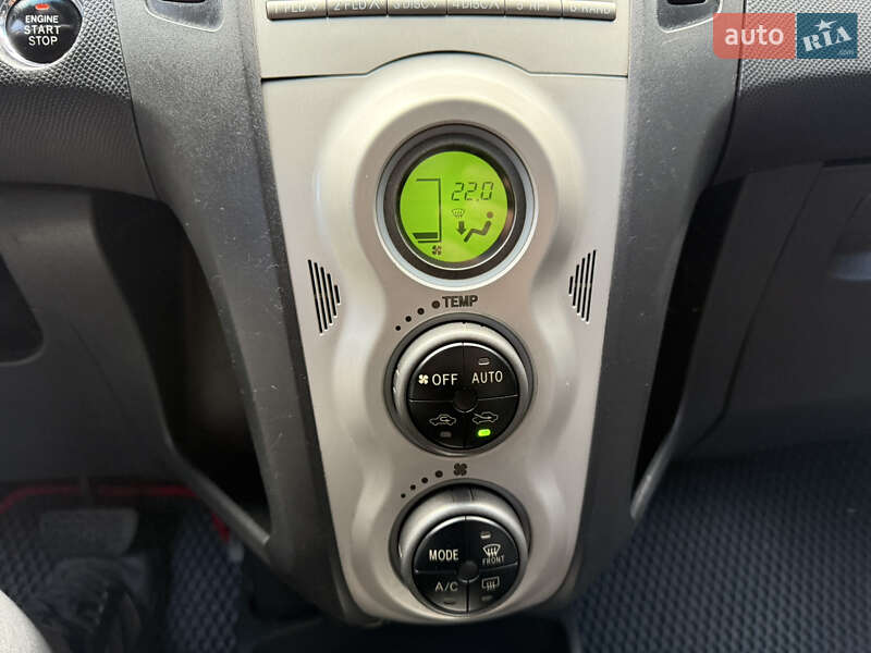 Хэтчбек Toyota Yaris 2006 в Львове